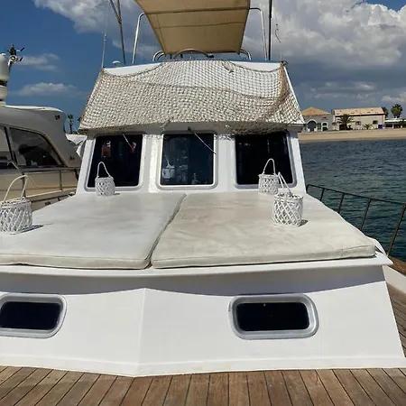 Santa Lù Botel *