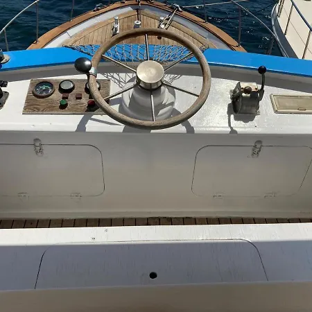 Santa Lù Botel