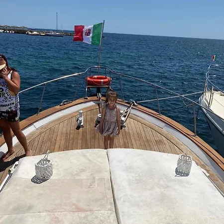 Botel Santa Lù *