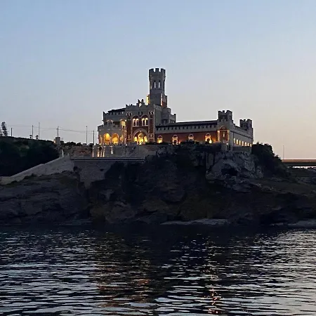 Santa Lù Botel